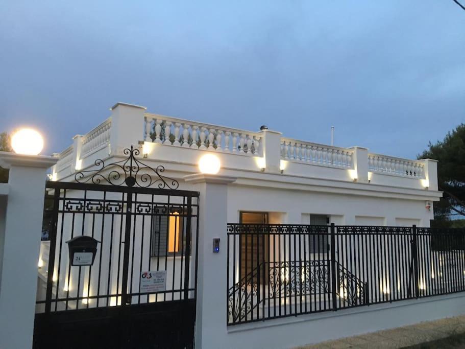 The White House Beach Villa Rafína Exterior foto